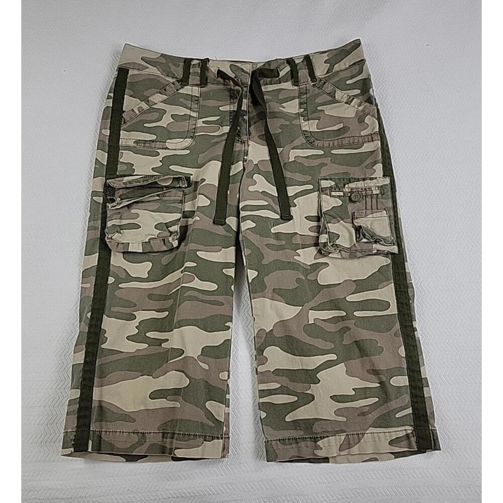 High Sierra Camo shorts w/draw string - Size Small 6-pocket